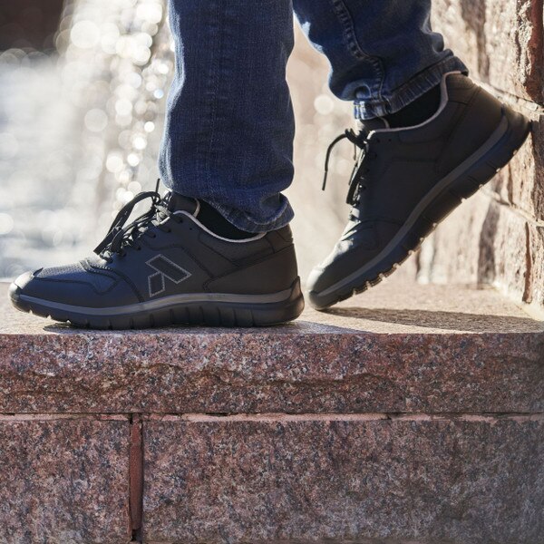 No. 50 Sport Trainer in Black